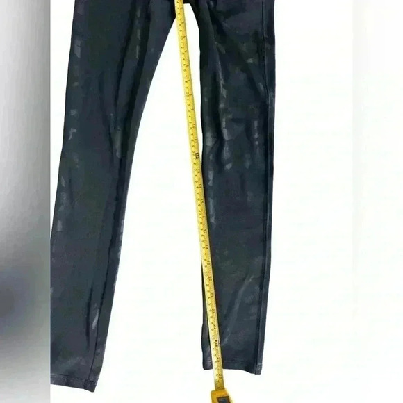 Spanx Faux Leather Camo Leggings Black Mid-rise size Small - Picture 9 of 10